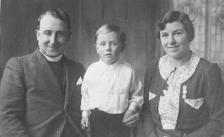 Rev. Albert Leslie Smith with Dennis and Violet.